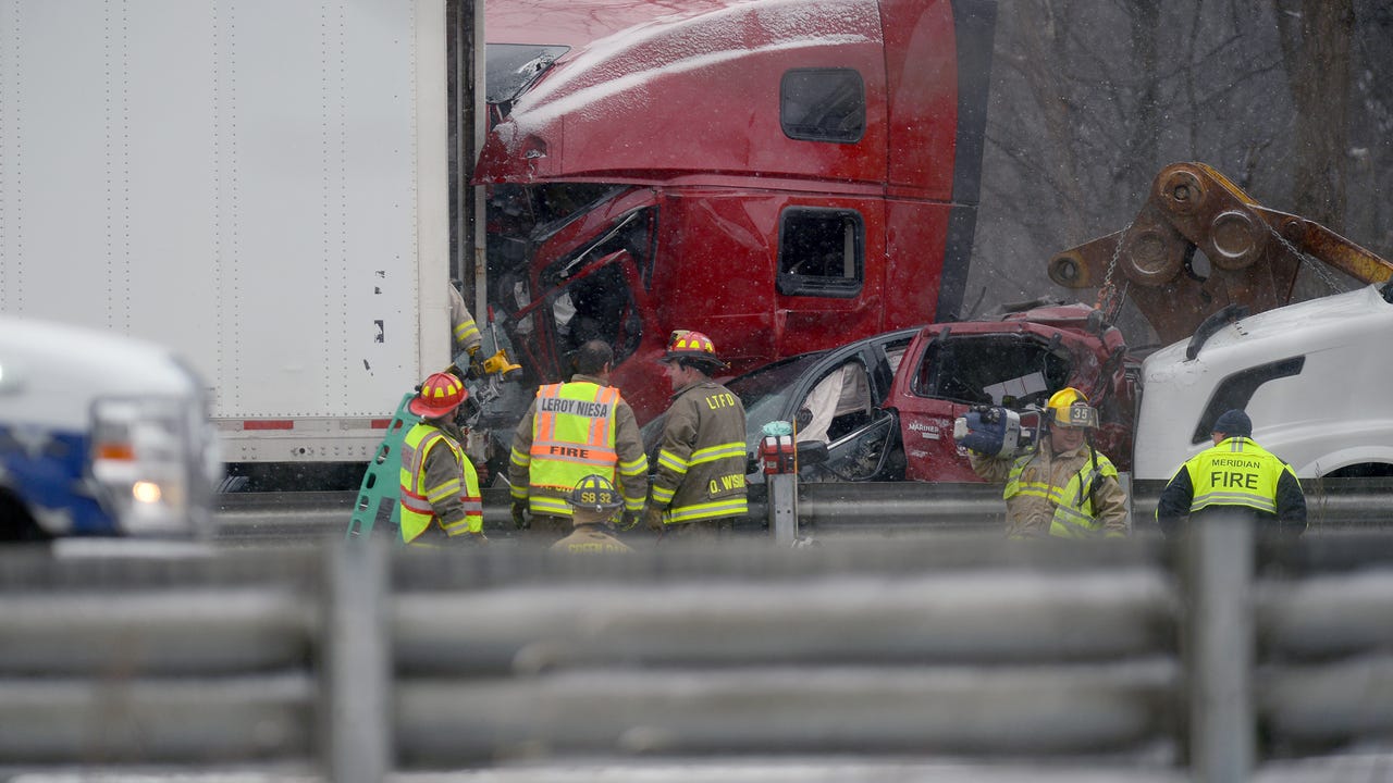 Very chaotic scene' on I-96 as 3 dead, 11 hurt in 40-vehicle pileup