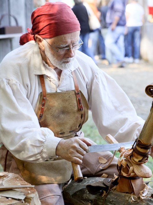 Prairie Peddler draws crowds to the woods