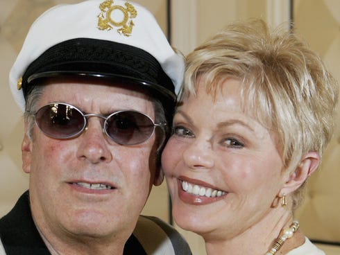 It was reported January 22, 2014 that the 1970s singing duo Captain & Tennille, Daryl Dragon and Cathryn Antoinette Tennille, have filed for divorce.