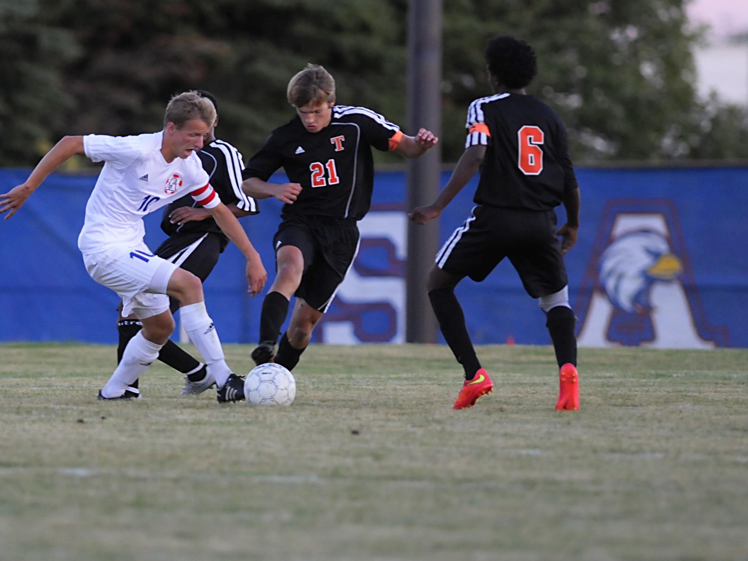 Boys soccer Tech ends Apollo’s unbeaten streak USA TODAY High School