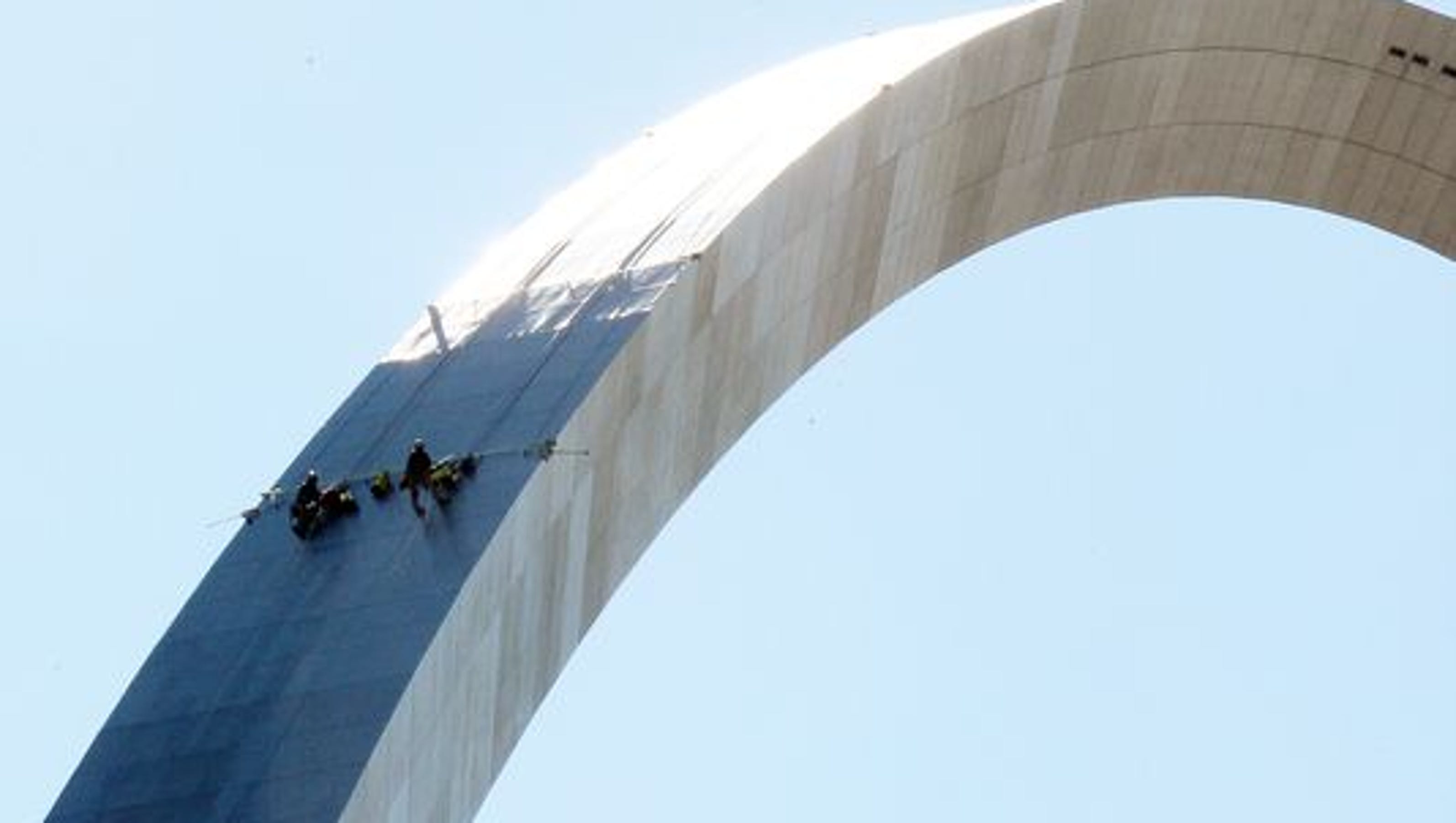 Workers Climb Gateway Arch In Search Of Stains