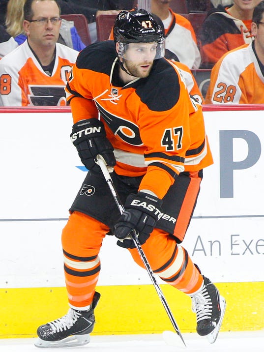 Flyers' Wayne Simmonds scores late as Oilers continue slump