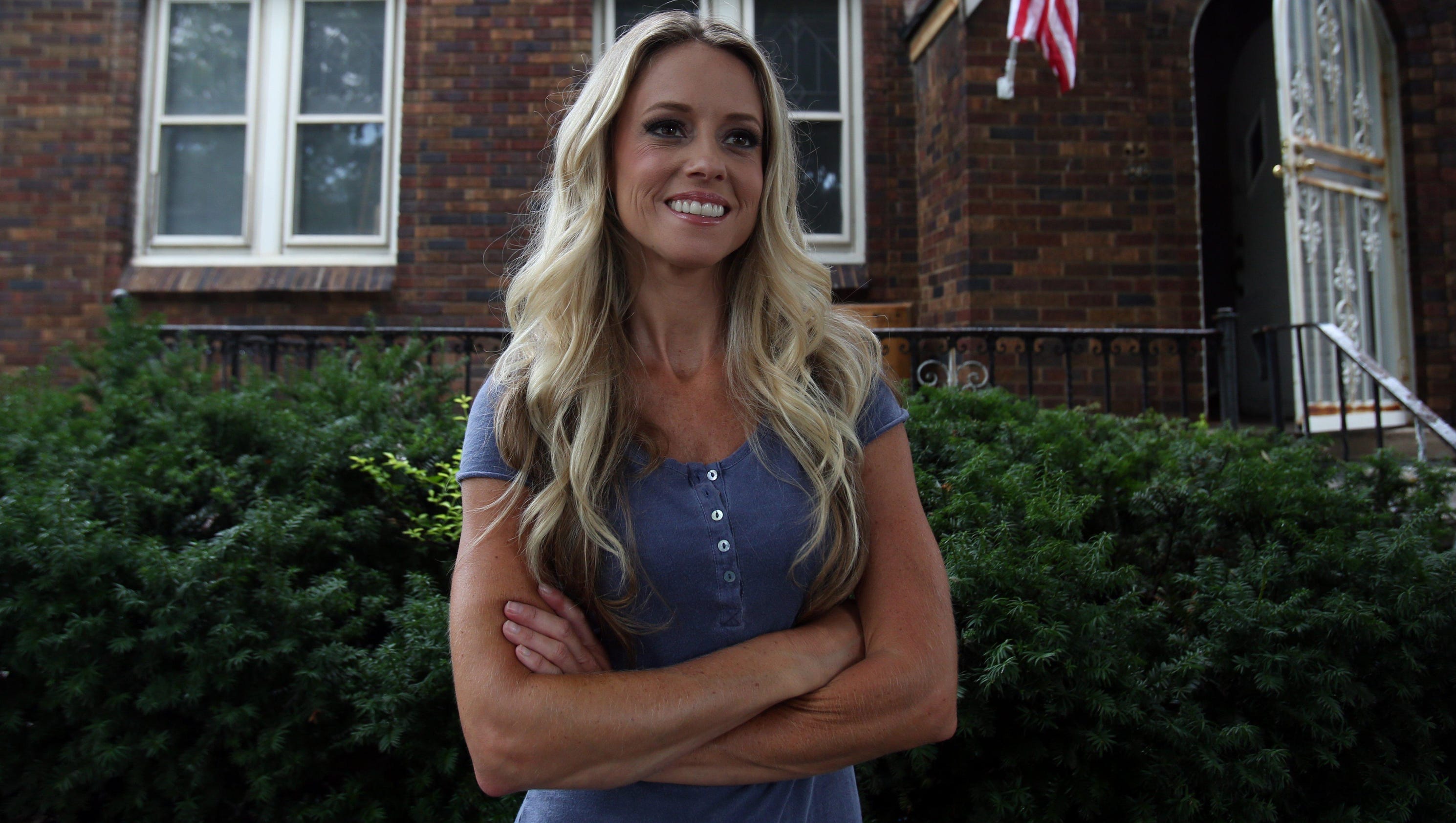 Hgtv Host Nicole Curtis Deletes Carjacking Post From Facebook