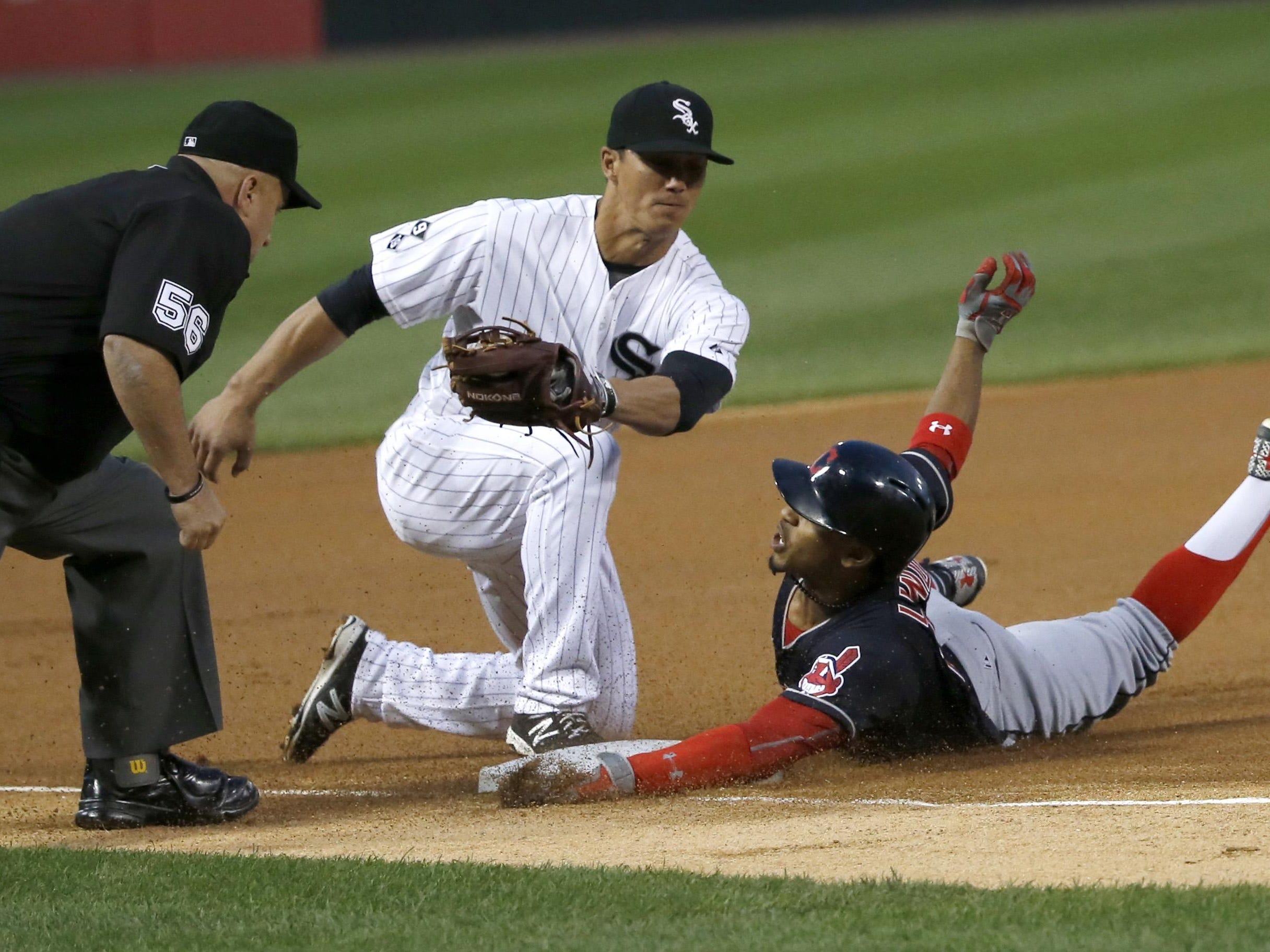 White Sox pour it on Indians in 6 innings