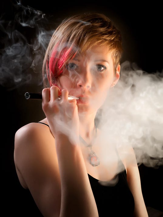 More teens now try vaping than smoking image