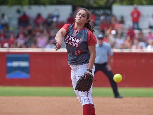 635994410523593655-tda.UL.vs.Texas.softball.regional.05.21-7065.jpg