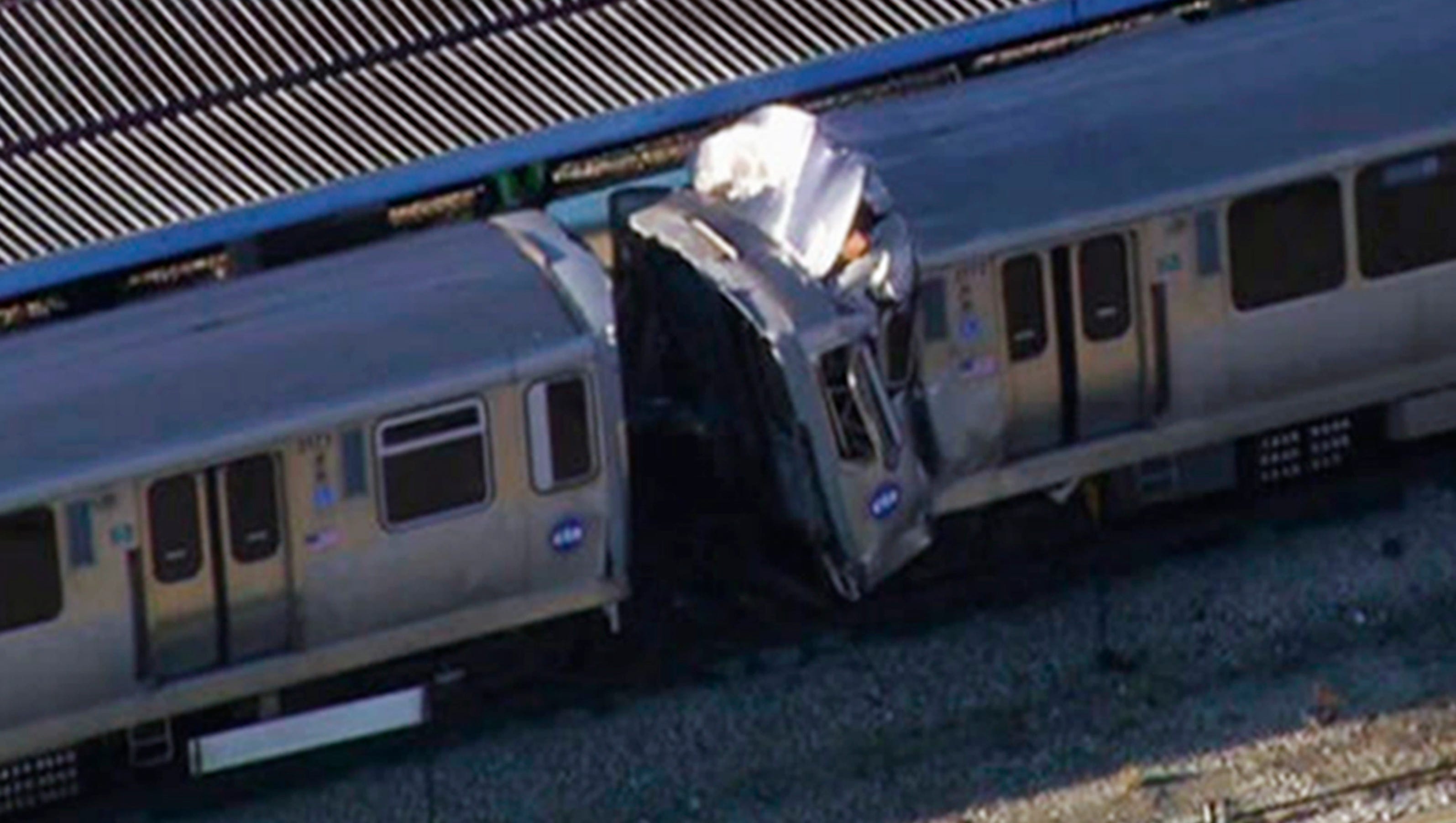 At least 33 injured in Chicago transit crash