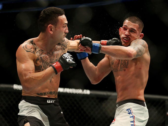 Max Holloway Vs. Anthony Pettis: Fight Night Photos From UFC 206