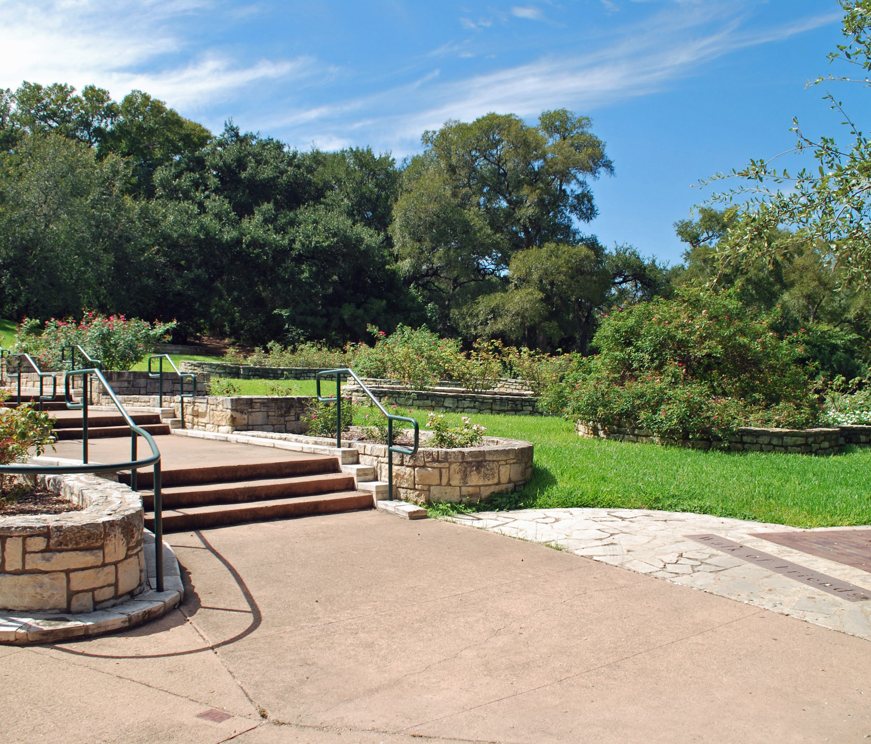 are dogs allowed at zilker botanical gardens