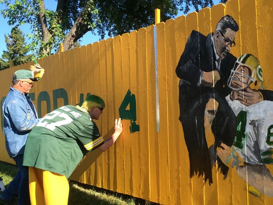 Packers-themed Fence Rallies For Jerry Kramer