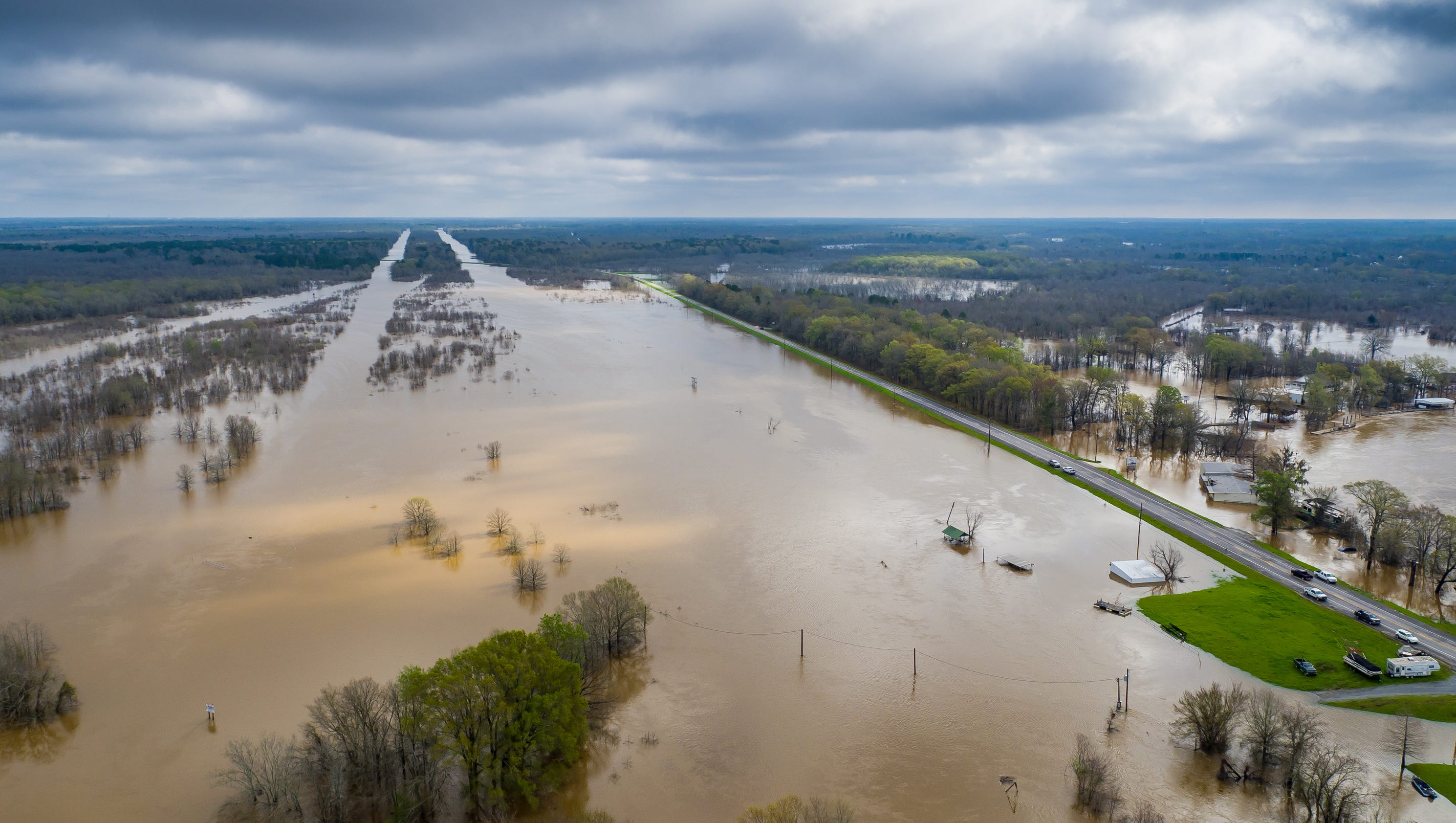 From One Extreme To Another: California On Fire to Lousiana Historic Flooding 635935615108907039-20160313-louisiana-helicam-nela-flood-3