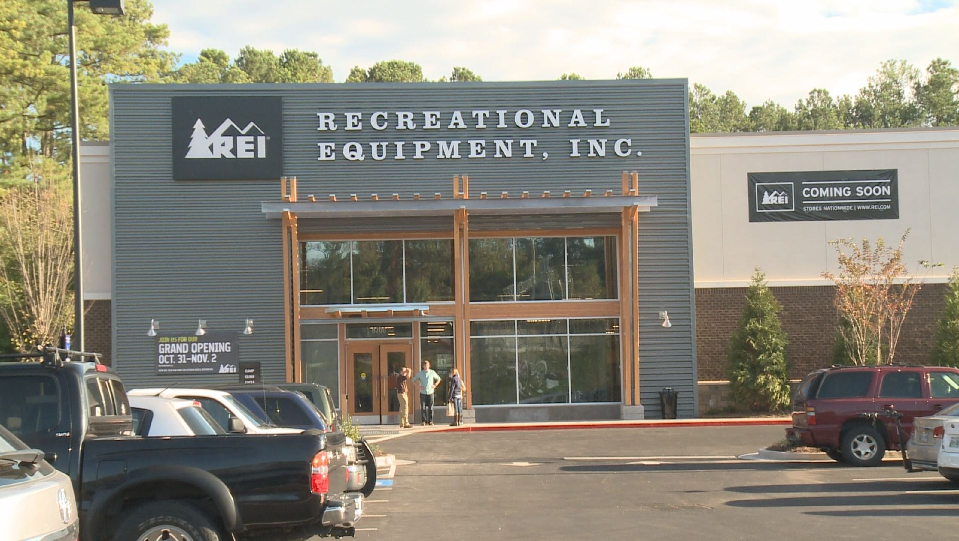 REI opens first store in Knoxville