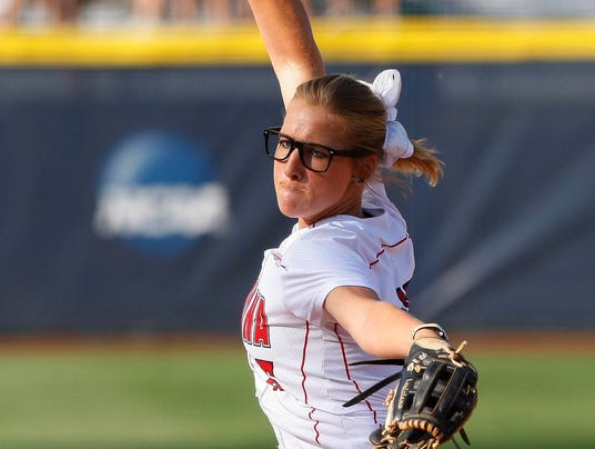 NCAA WCWS La Lafayett_Foot(1)