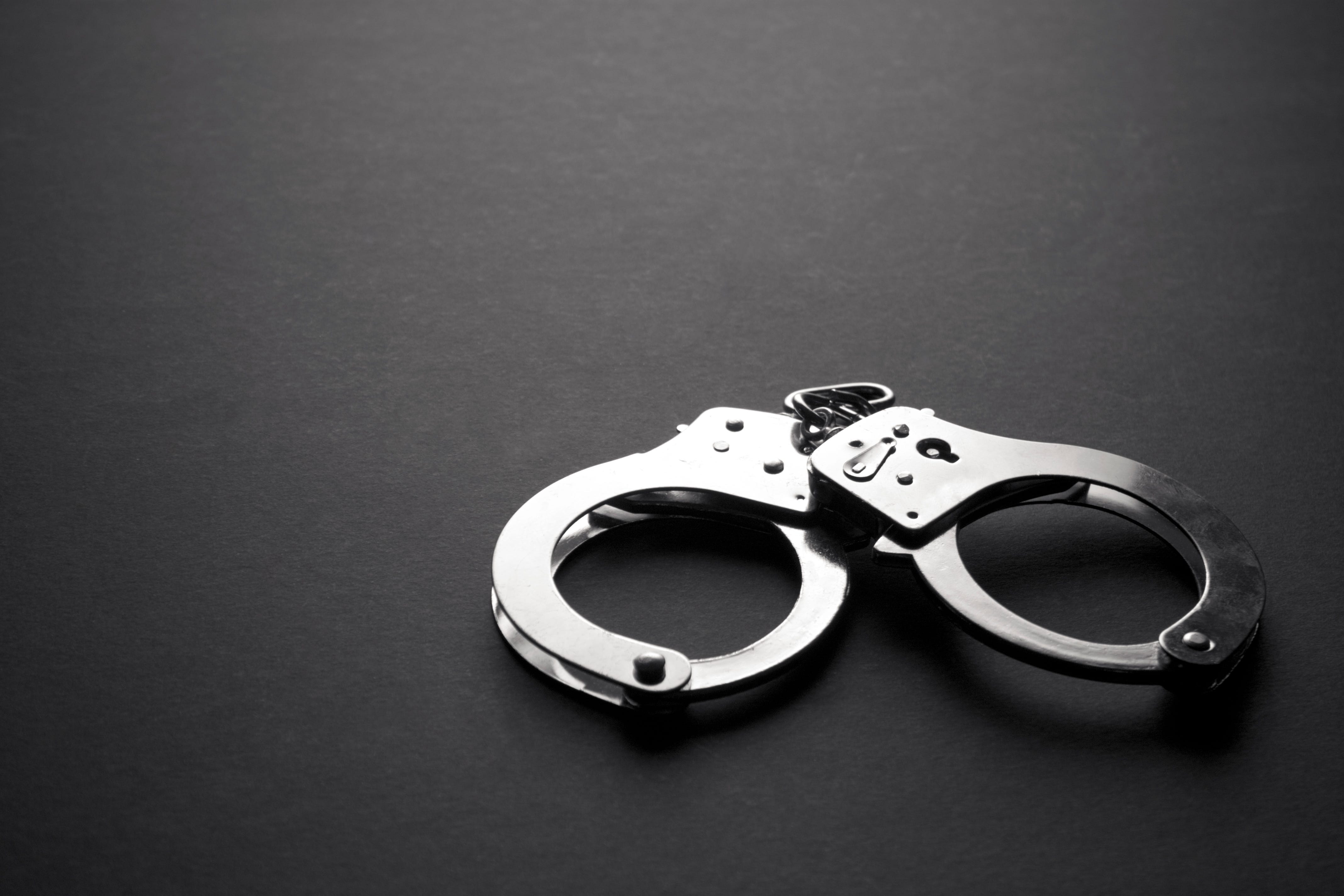 Металлические наручники Интимная жизнь, серебристый handcuffs - Интимная жизнь - Наручники - Купить