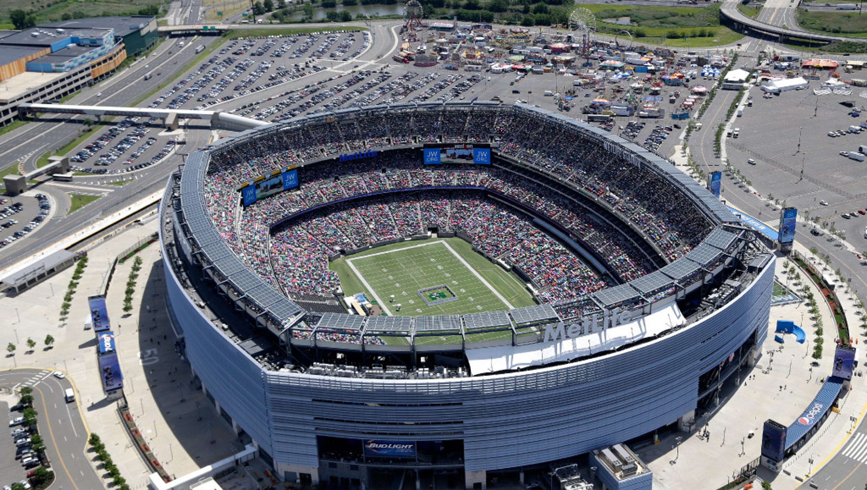 uber-signs-deal-with-metlife-stadium-to-become-official-ride-share