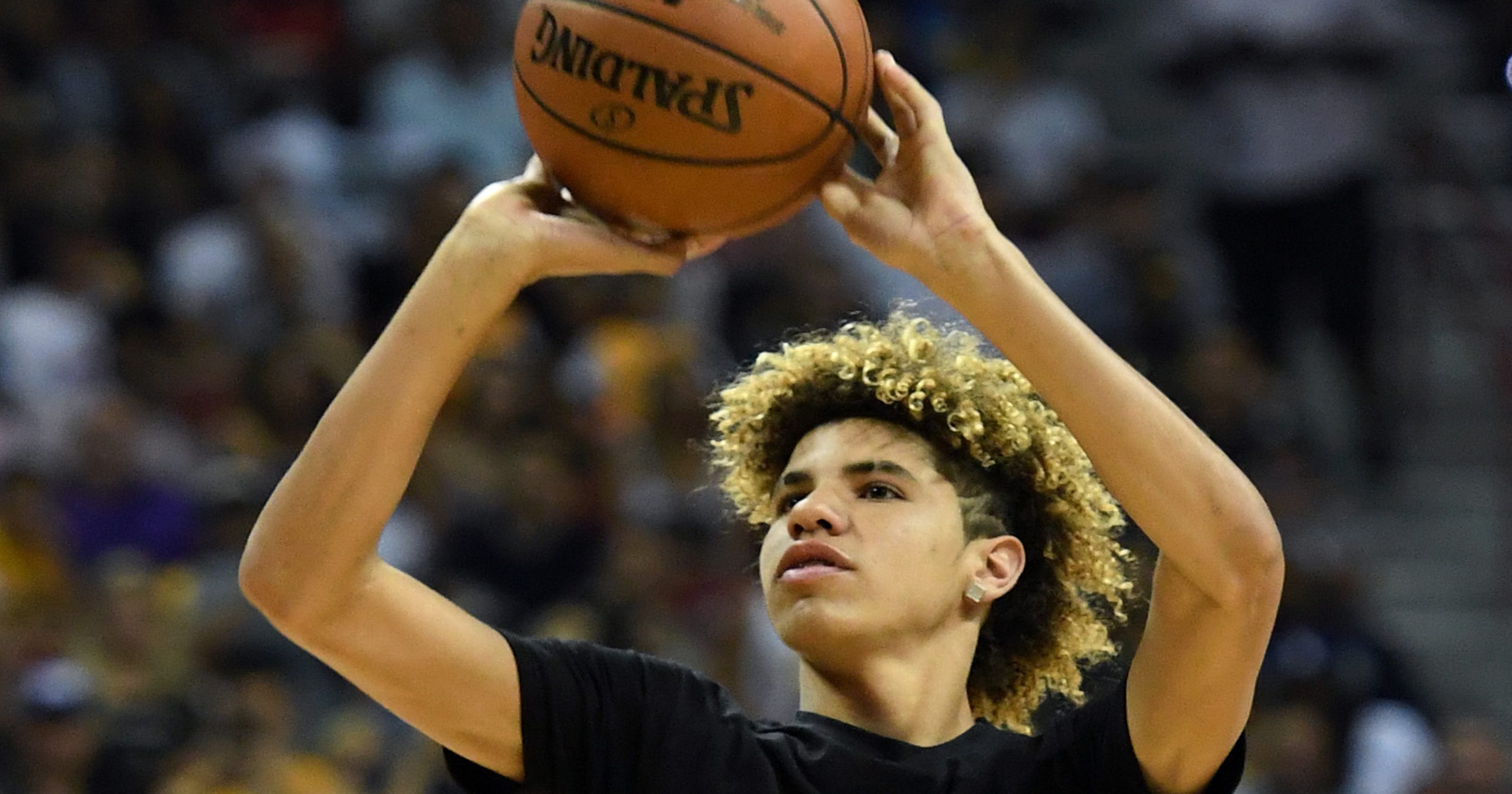 lamelo-ball-faced-a-fan-in-a-shooting-contest