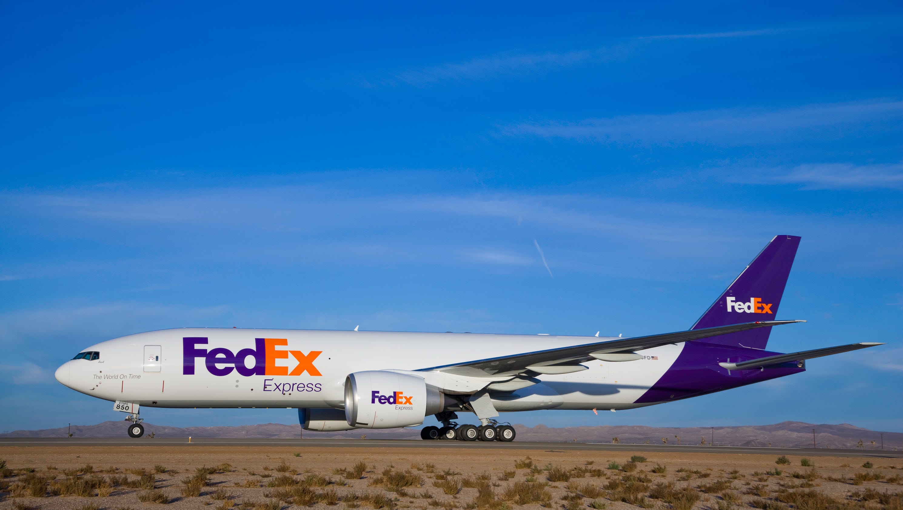 Boeing, FedEx announce big cargo freighter as next 'flying testbed'