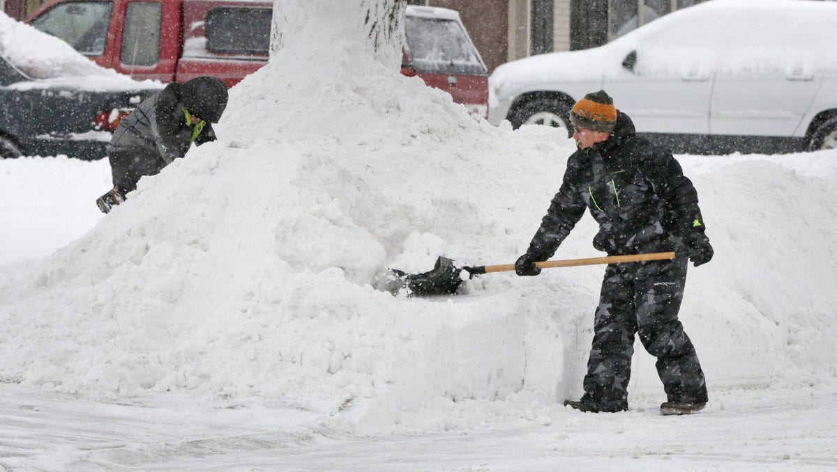 Sheboygan area plays and digs out of snow storm, Dec. 17