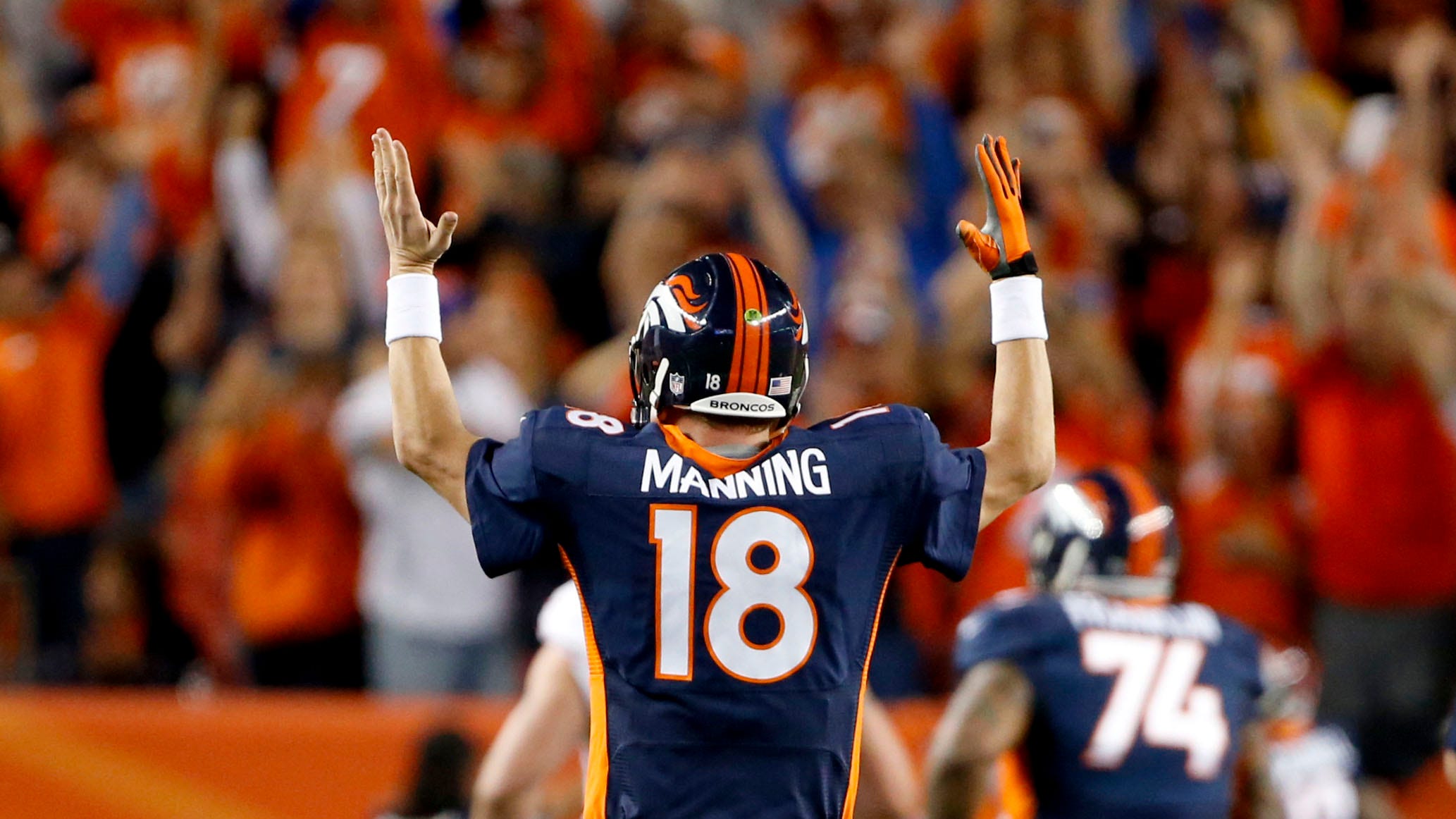 Peyton Manning Breaks NFL Record For Touchdown Passes