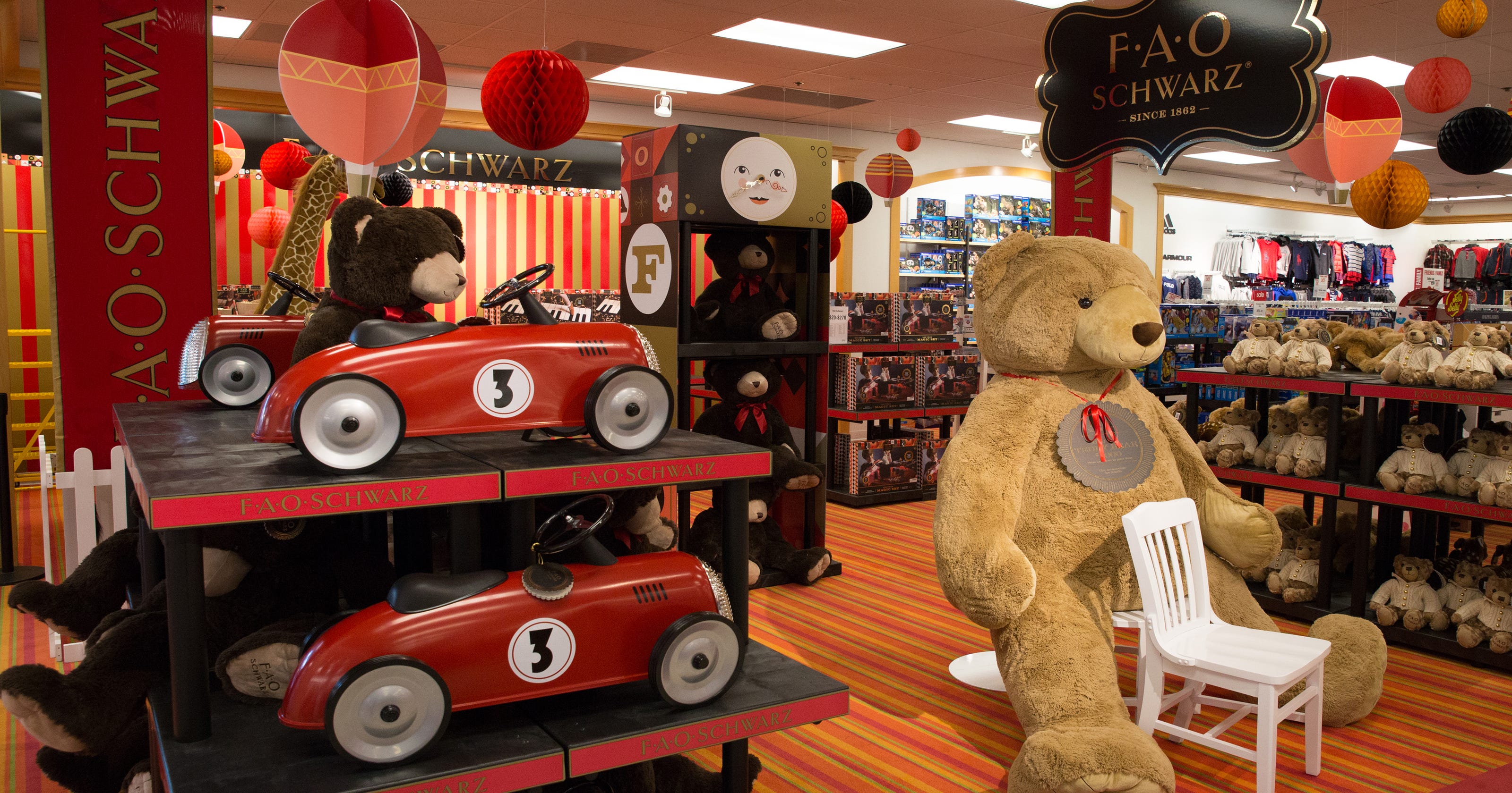 FAO Schwarz opens in Des Moines Younkers stores