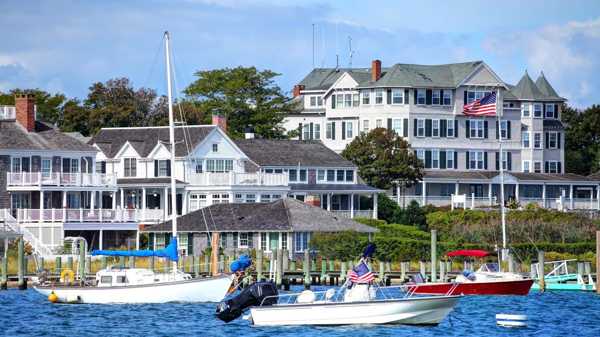 16 of the top 100 hotels in the world are in the U.S. 25% of them are in New England