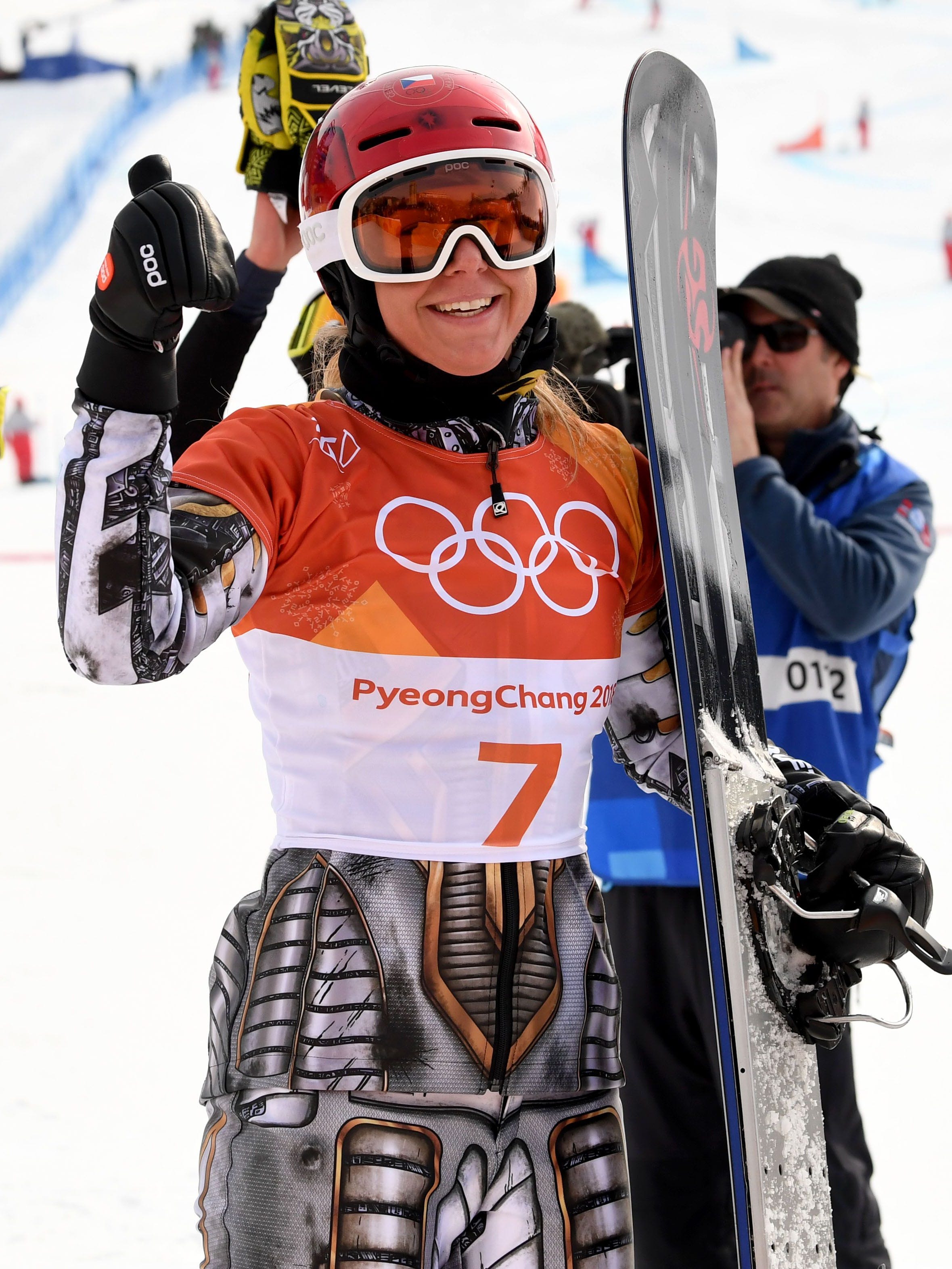 pariteit nietig Fonetiek Winter Olympics: Ester Ledecka adds gold in snowboard to gold on skis