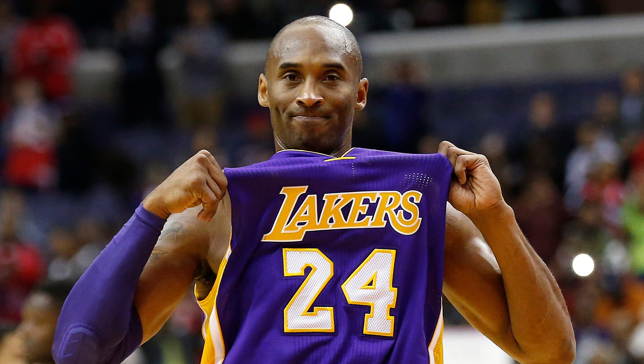 Kobe looks like Kobe of old to lead Lakers by Wizards