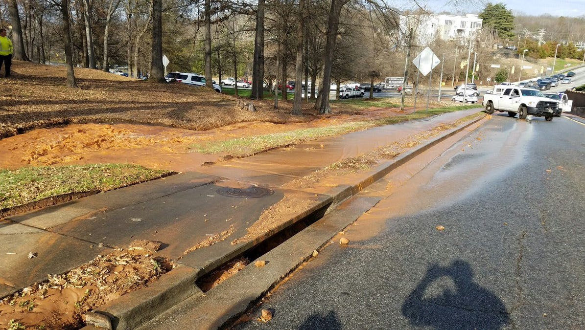 Flooding Shuts Down Stone Avenue Intersection