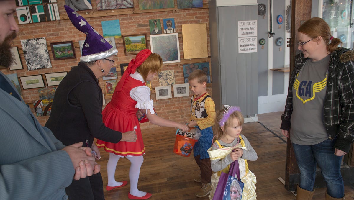 PHOTOS Trickortreating in downtown Chambersburg