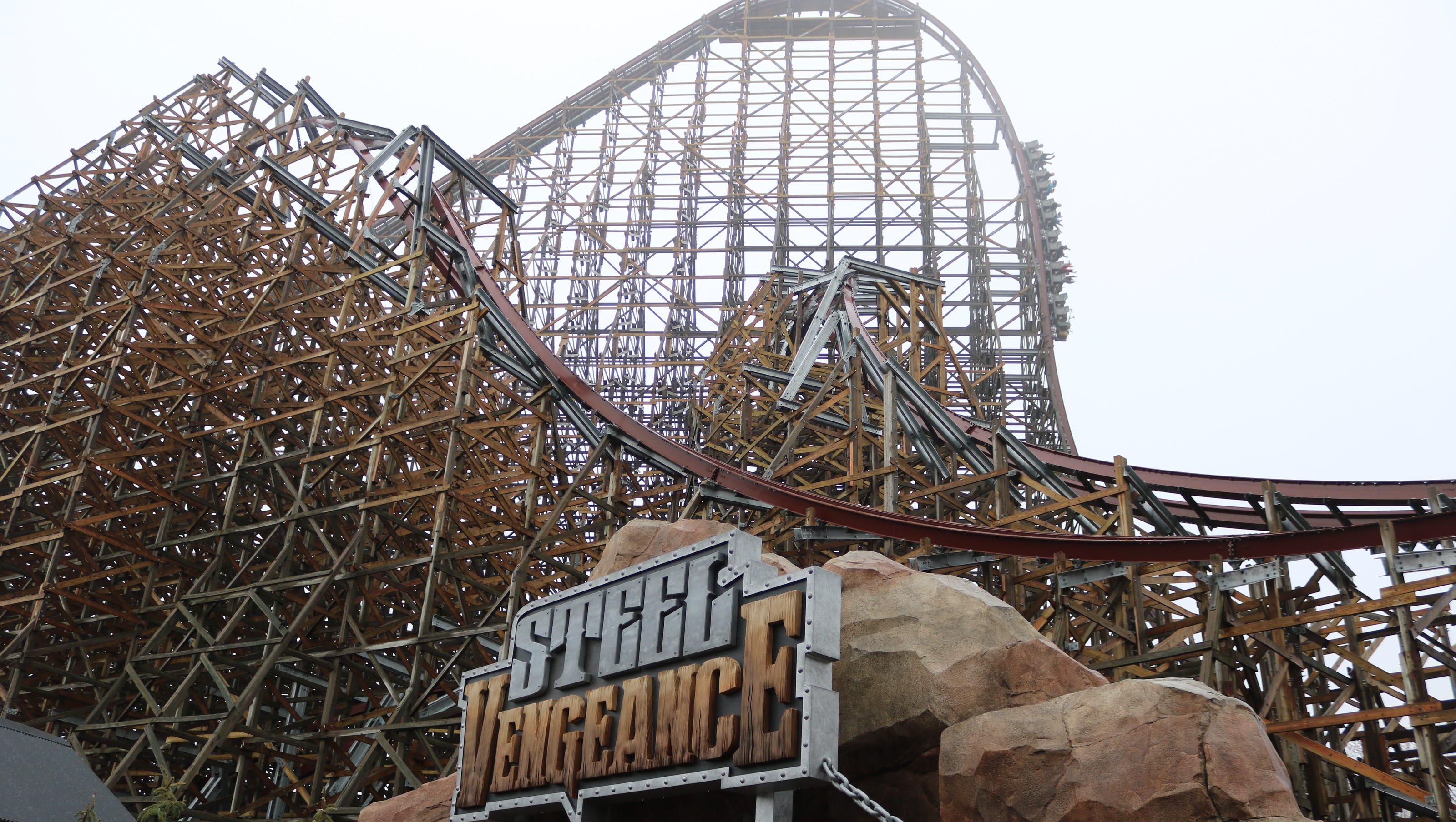 Cedar Point premieres recordbreaking hybrid coaster Steel Vengeance