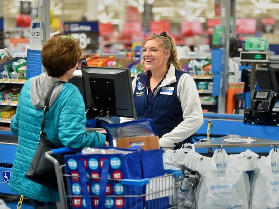 do walmart employees get a discount on food