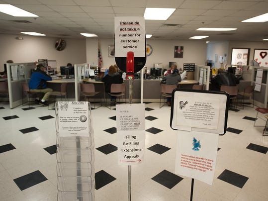 At Food Lion job fair, a search for stability