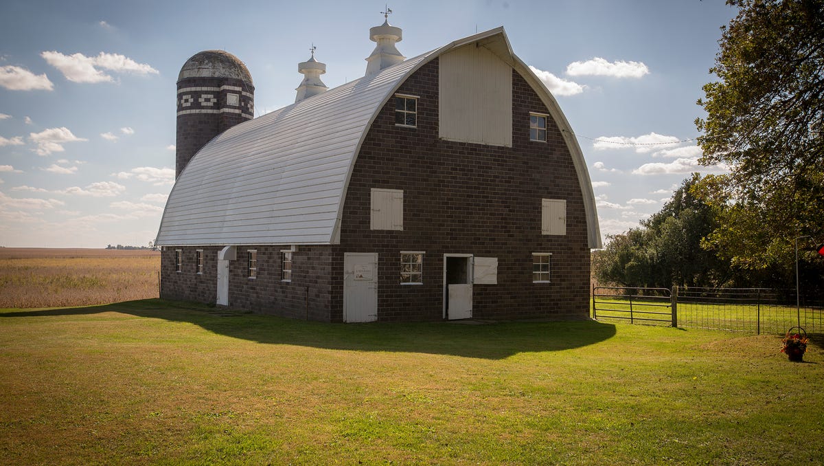 Archive Photos Of Beautiful Barns On Iowa Farms