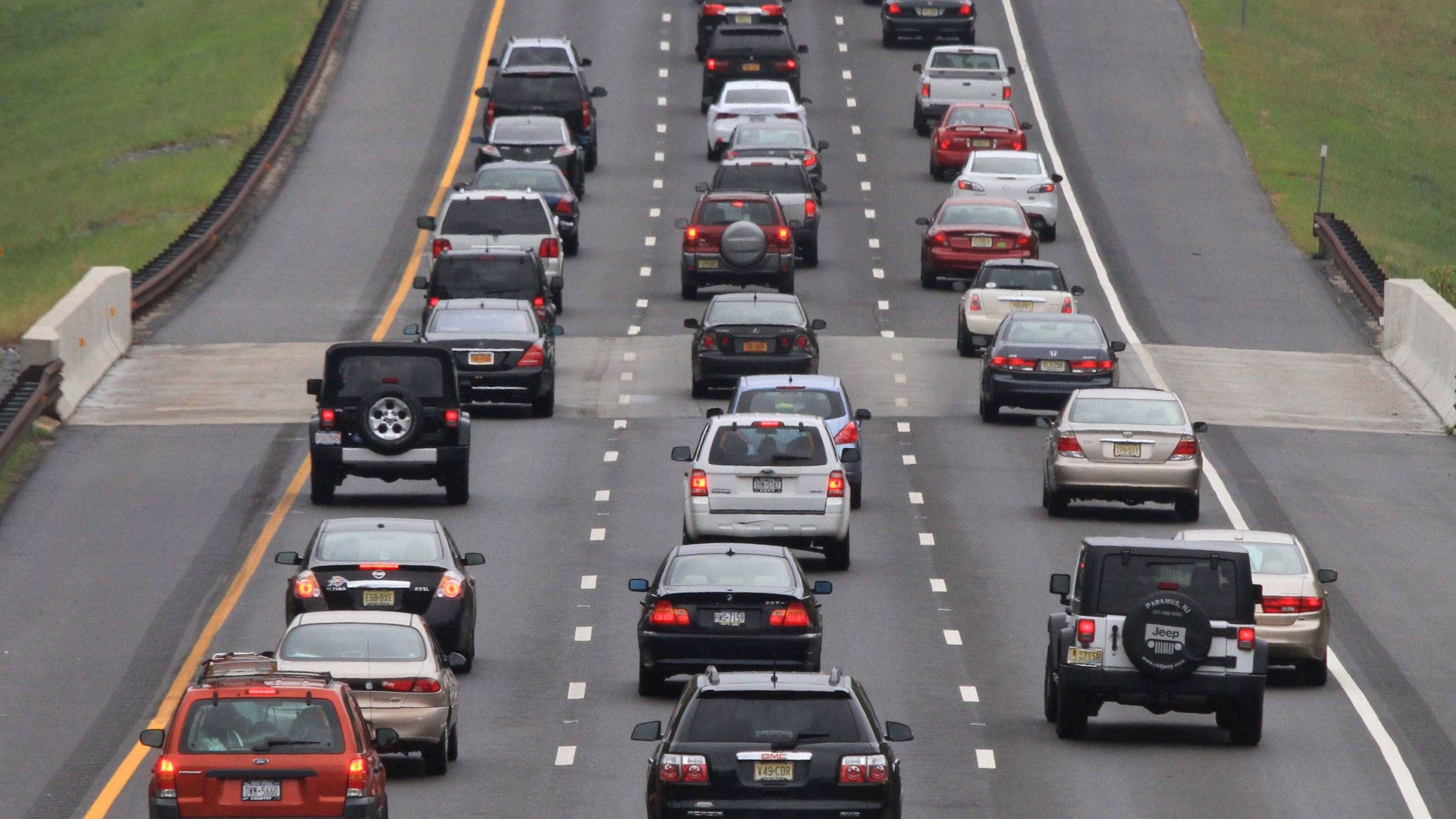 Labor Day traffic builds up on Garden State Parkway