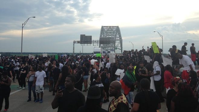 Marchers Shut Down I 40 Bridge At Memphis During Black Lives Matter Rally   636037825581153415 Image1 2 3.JPG