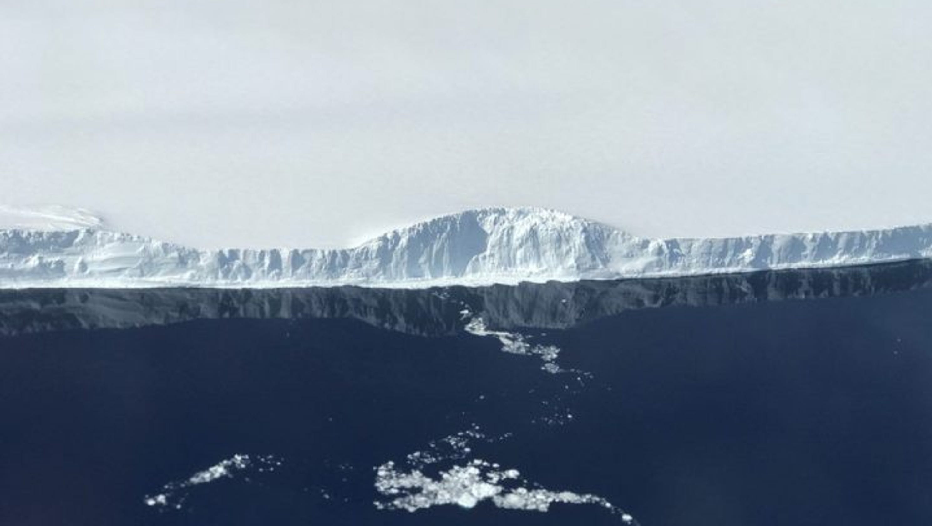 massive antarctica iceberg breaks off from continent reddit