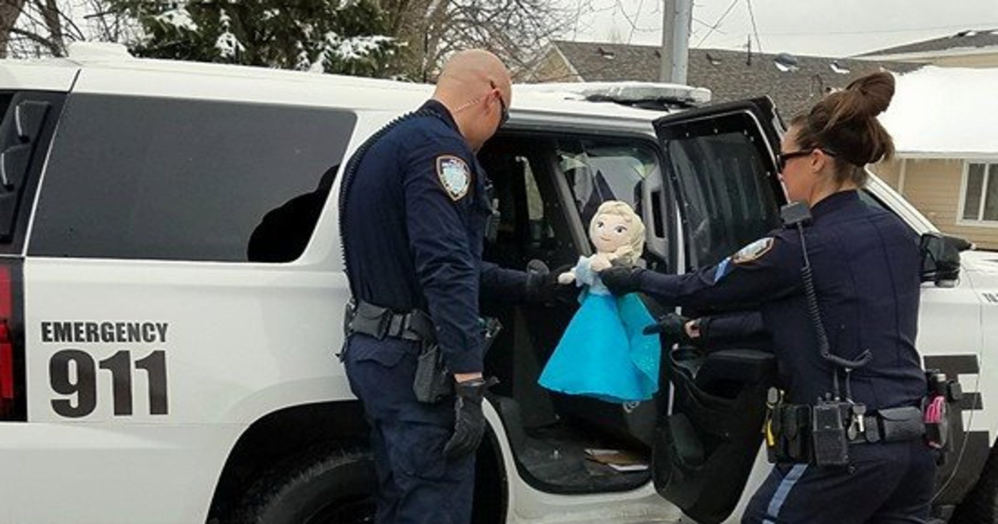 Iowa Police Officers Catch Suspect Queen Elsa From Frozen For Bringing Cold Snow To State