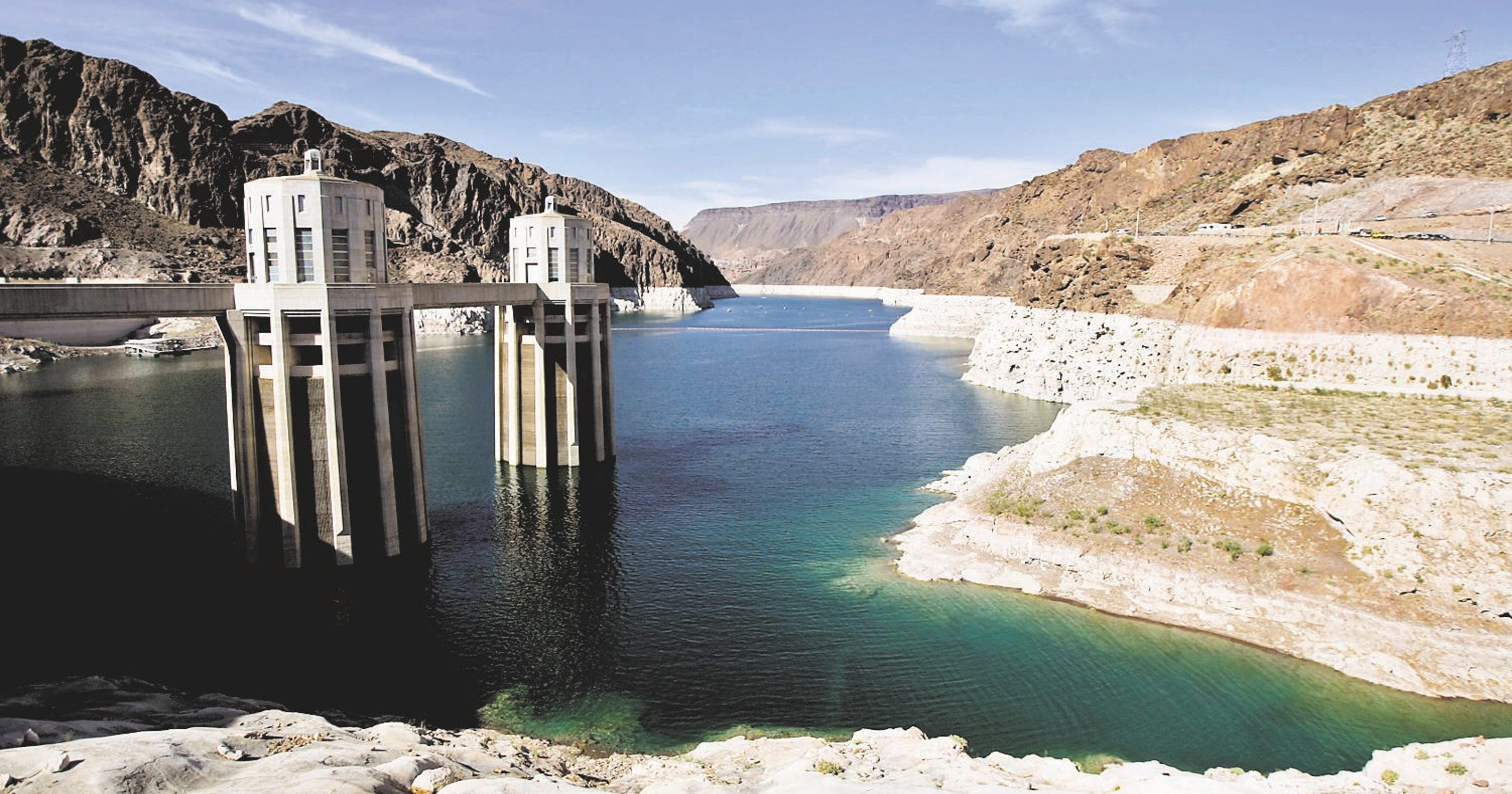 Water level at Lake Mead creates boating hazards