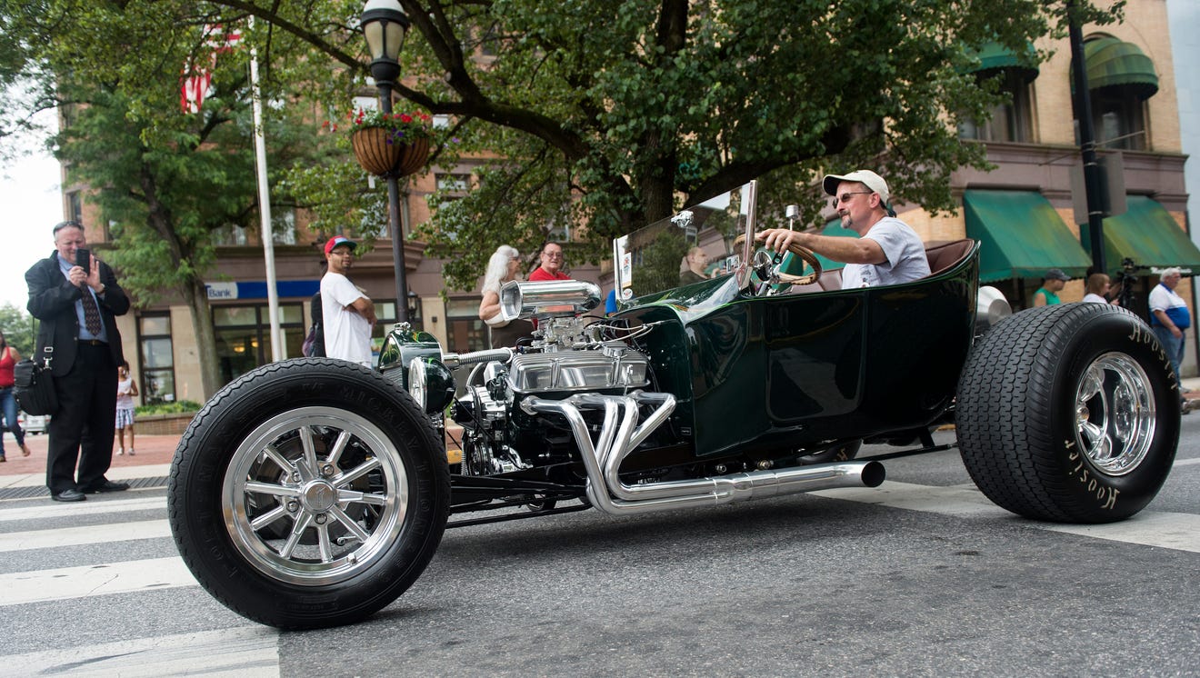 Street rods in York, Pa. 2018 NSRA show information, parade