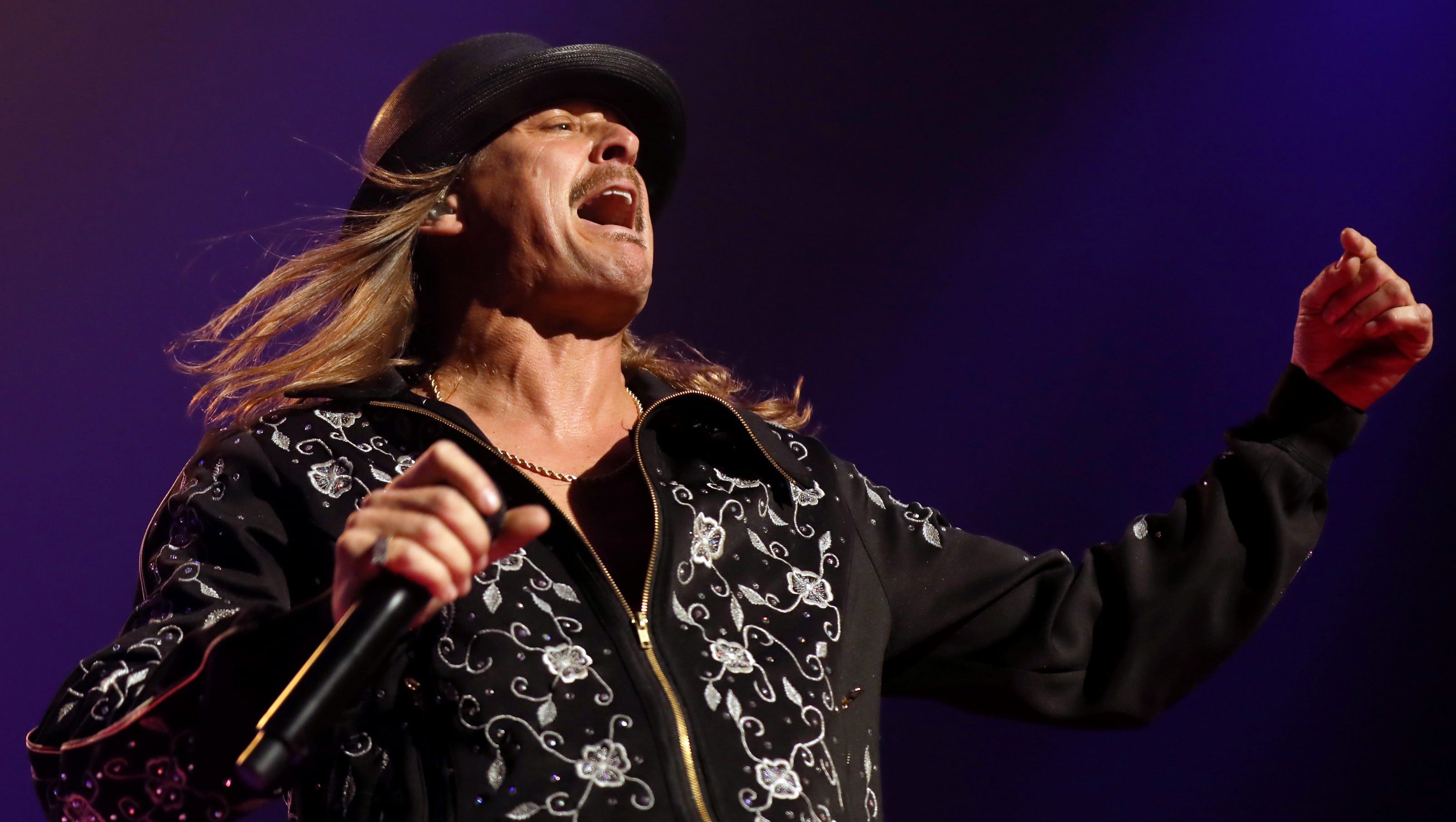 Kid Rock flips hash browns at Waffle House restaurant for Bill Anderson