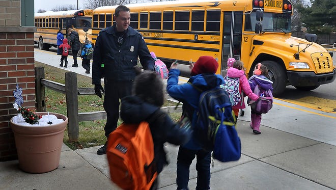 South Lyon to discuss adding cops at high schools