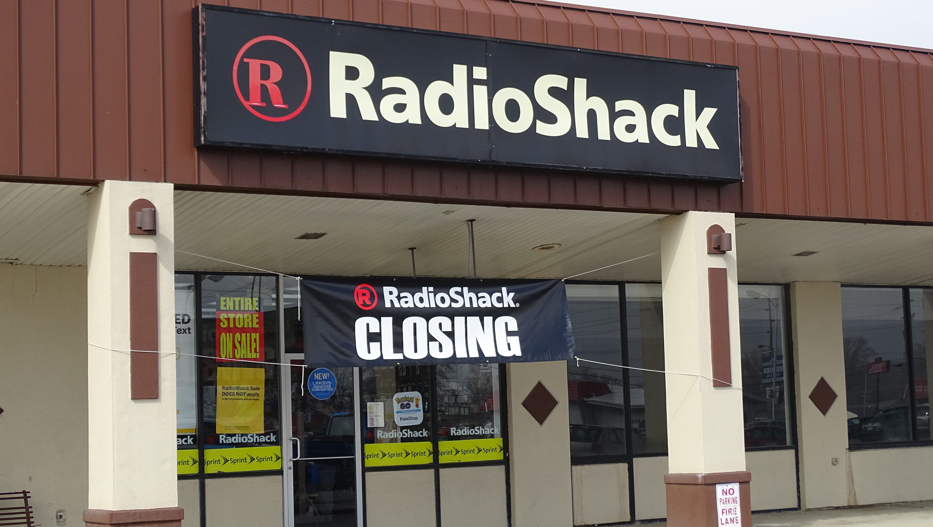 why is radio shack going out of business