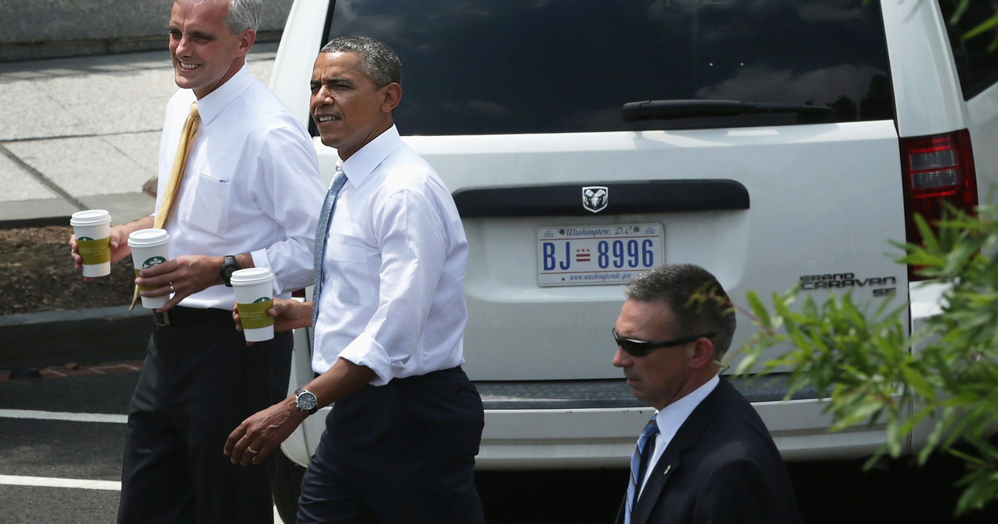 Obama Goes For Starbucks Run Without The Press 8613
