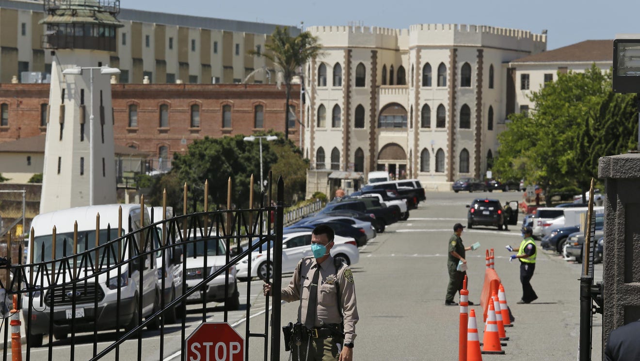 California to house transgender inmates by gender identity