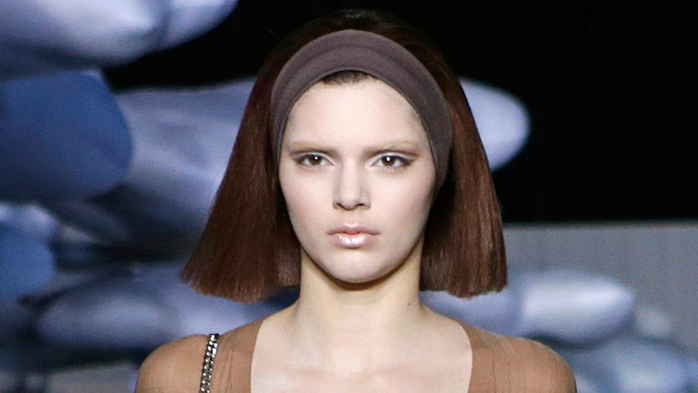 Nyfw Kendall Jenner Dares To Go Bare On Runway