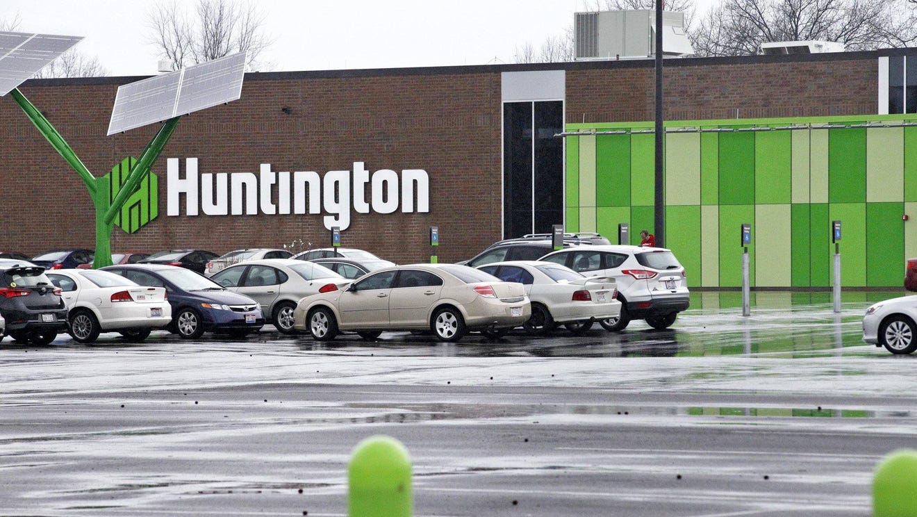 Huntington Bank plans layoffs after pandemic hurts secondquarter profit