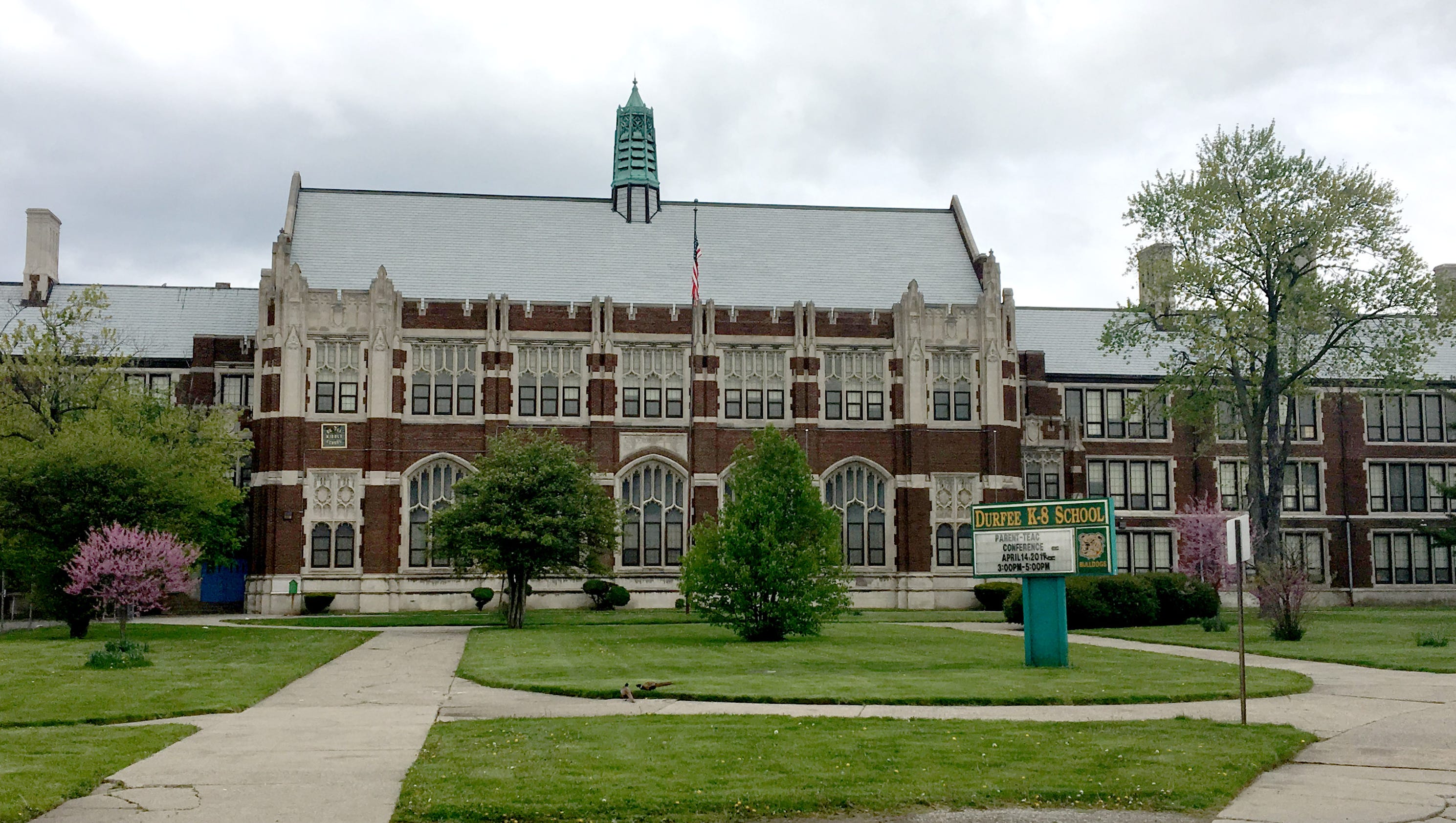 Detroit district seeks to renegotiate 1ayear school lease agreement