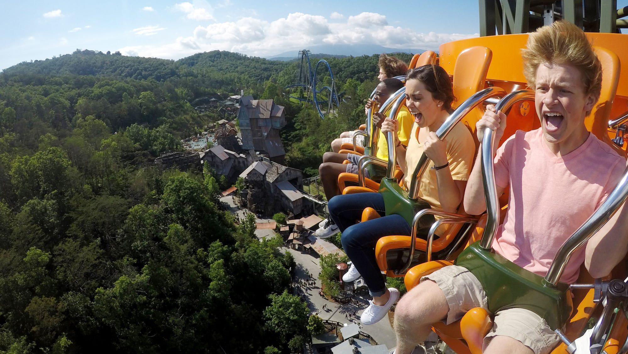 Deals at Dollywood, Six Flags, Kentucky Kingdom Holiday World and 4