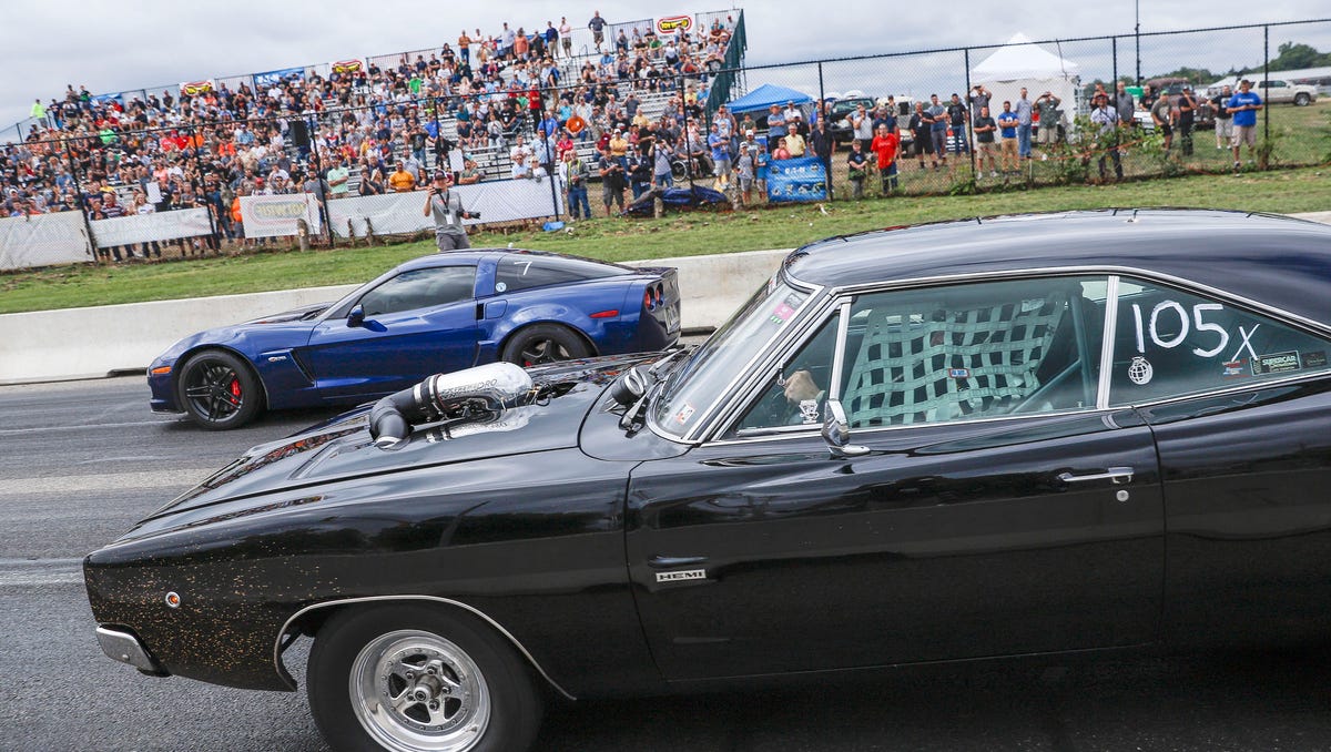 Photos Roadkill Nights Powered by Dodge racing on Saturday