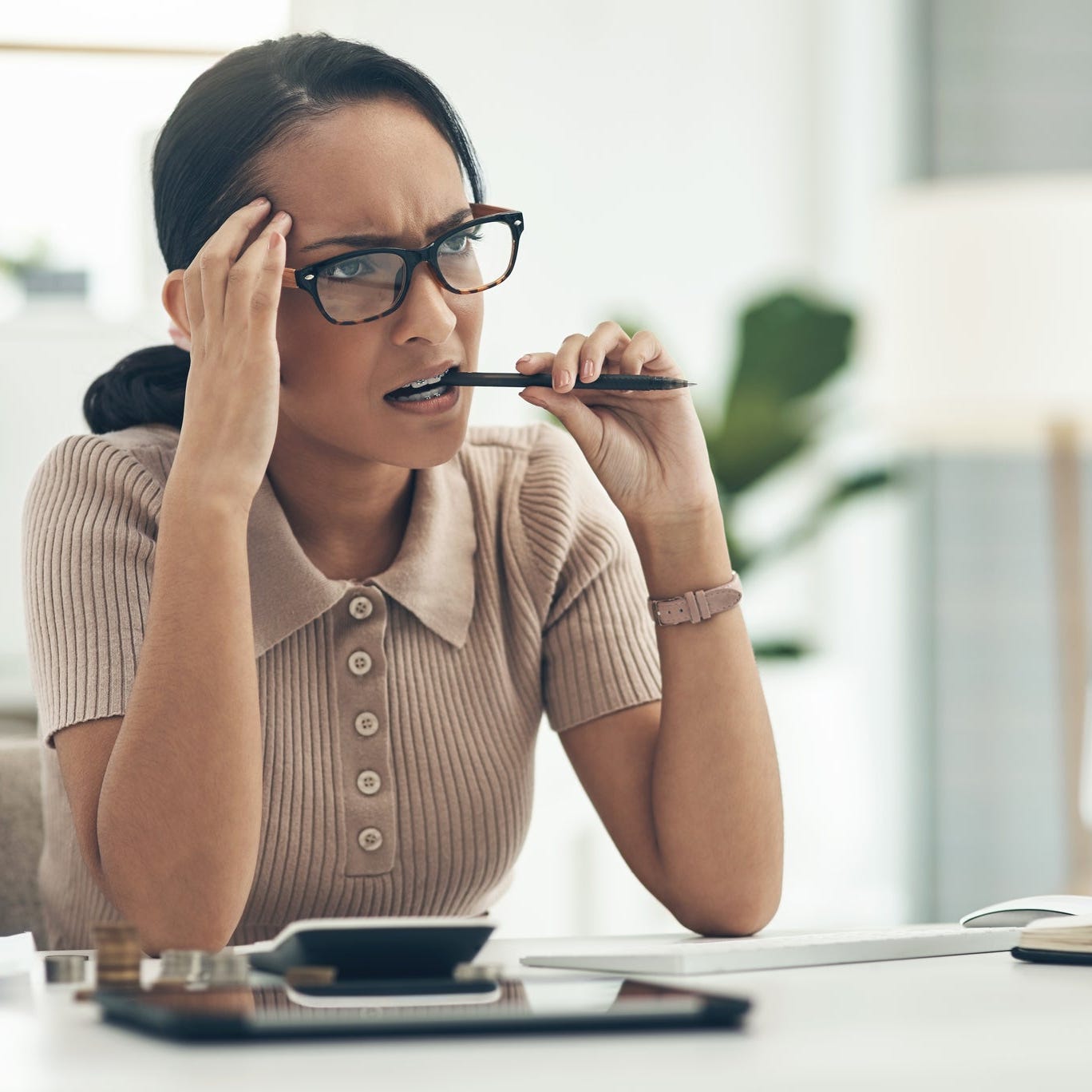 Frustrated investor looking at a monitor.